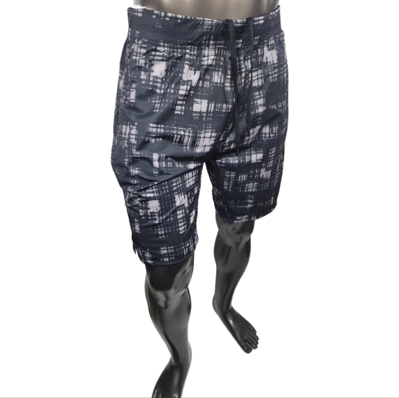 Kenneth Cole NY Lightweight Tech Shorts - Picture 3 of 5